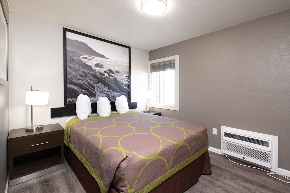 Super 8 by Wyndham Eureka - photo 3