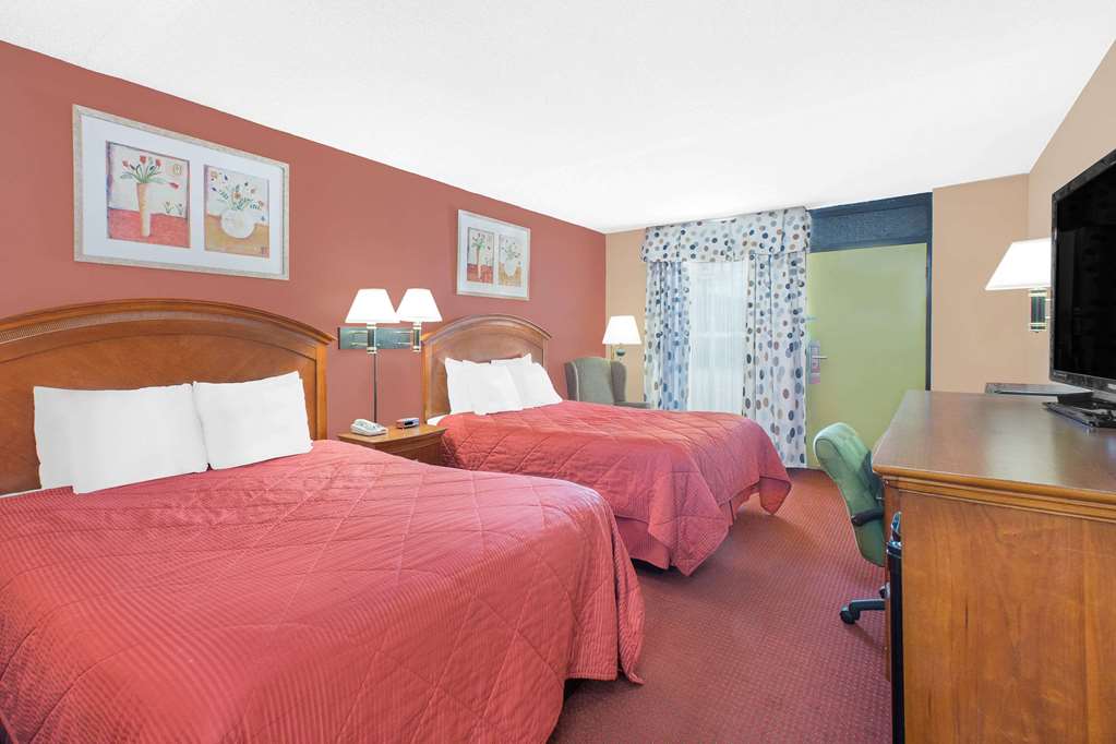 Super 8 by Wyndham Marion NC - photo 6