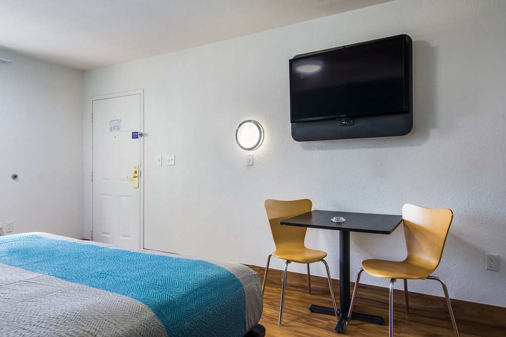 Motel 6 Pensacola N.A.S. - photo 26