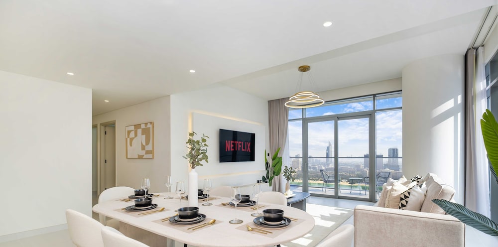 LUX The Marina Vista Beachfront Suite 4 — 4-Star Luxury Hotel in Dubai, United Arab Emirates
