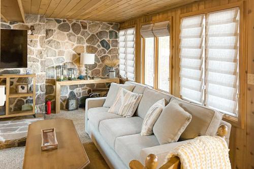 Stormy Point Cabin — 4-Star Luxury Hotel in Conover, United States