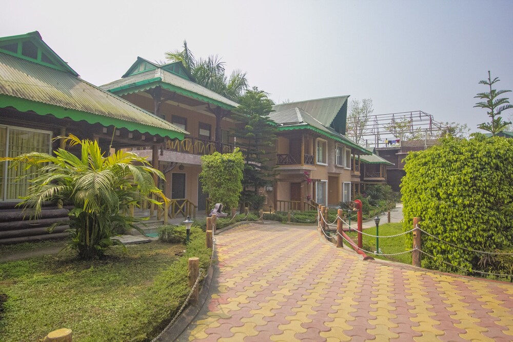 OYO 28412 Green Touch Eco Resort — hotel in Jalpaiguri