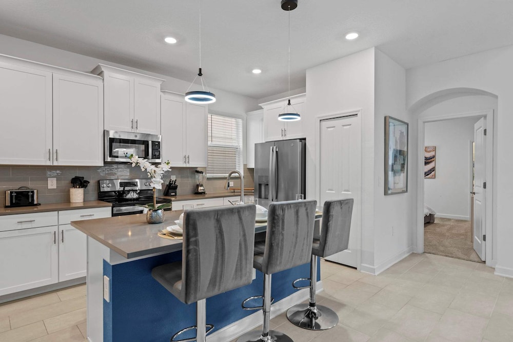 Chic Spacious 5BR Retreat Near Disney - photo 15