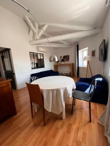 18 Rue General Perier in Nimes, France