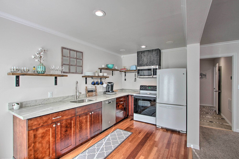 Convenient Burien Getaway 12 Mi to Dtwn SEA — hotel in Burien