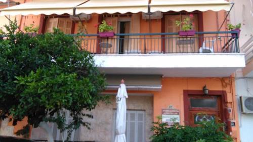 Retro Rooms - carbon neutral hotel in Aidipsos