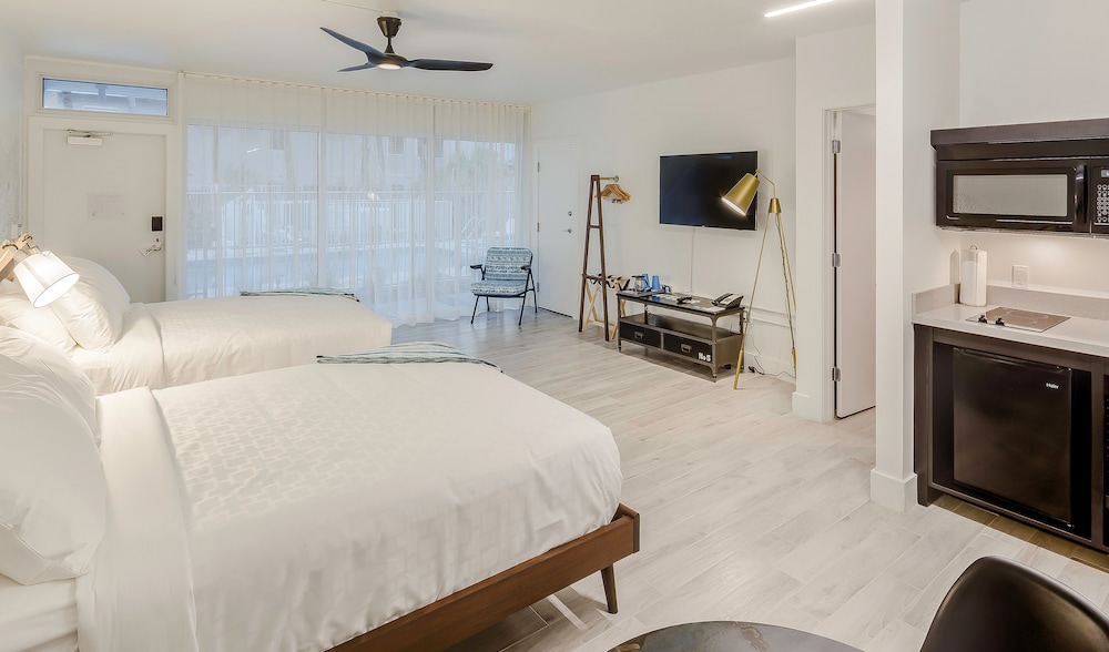 Plunge Beach Resort - photo 8