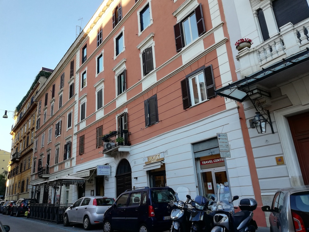 Guest House Relais Indipendenza — 4-Star Luxury Hotel in Rome, Italy