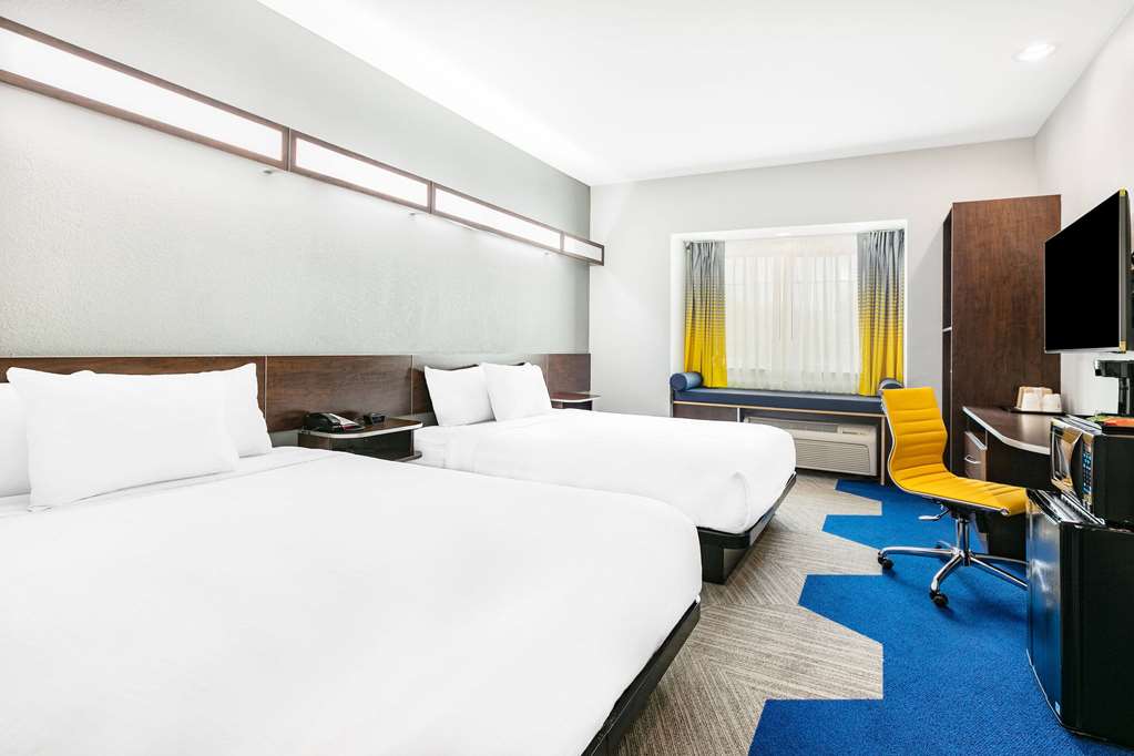 Microtel Inn & Suites by Wyndham Austin Airport - photo 9