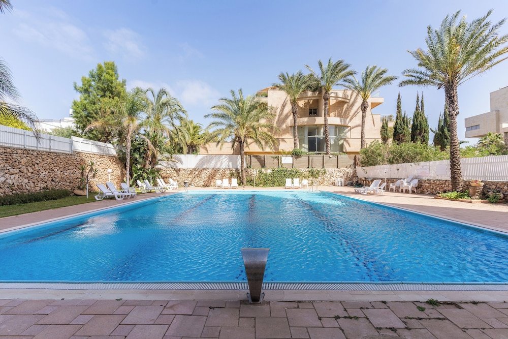 3BR SeaView Apt by the Beach by SeaNRent — 4-Star Luxury Hotel in Herzliya, Israel