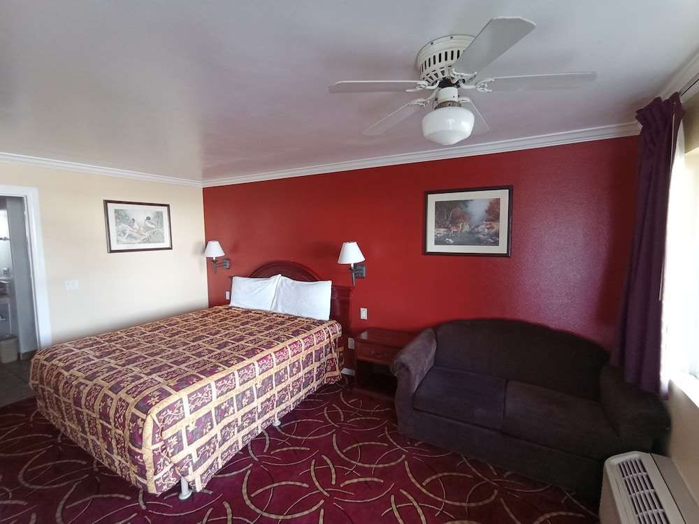 Dynasty Suites Santa Fe Springs - photo 8