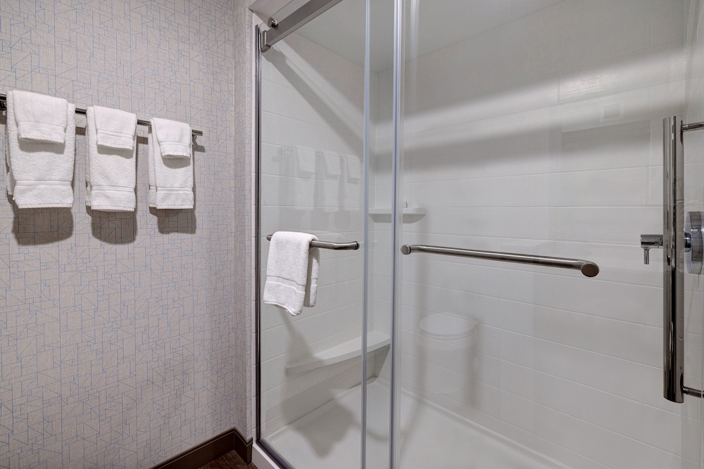 Holiday Inn Express & Suites Detroit Dearborn by IHG - photo 41
