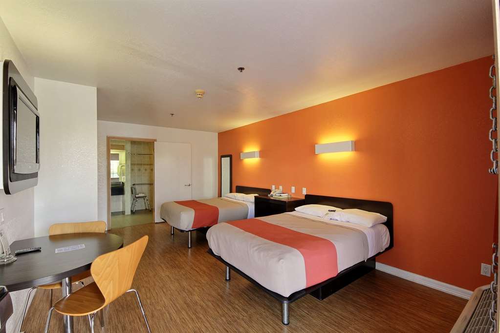 Motel 6 Edinburg TX - photo 12