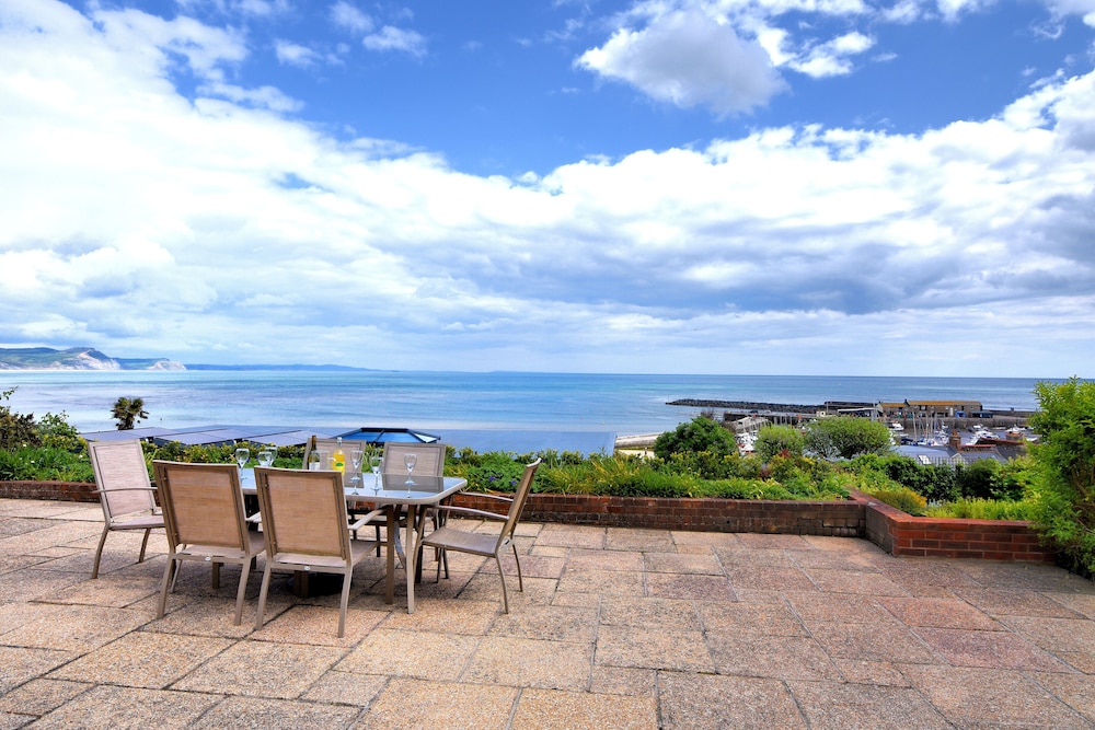 1 Harbour Heights — 4-Star Luxury Hotel in Lyme Regis, United Kingdom