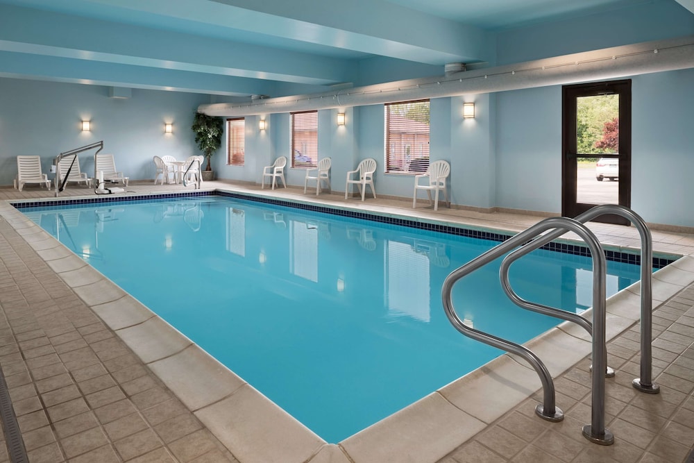 Hampton Inn Belle Vernon - photo 22