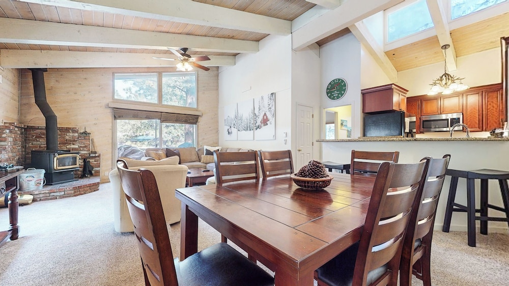 Mountain Chateau Retreat Desirable Resort 4 Bdr - photo 24