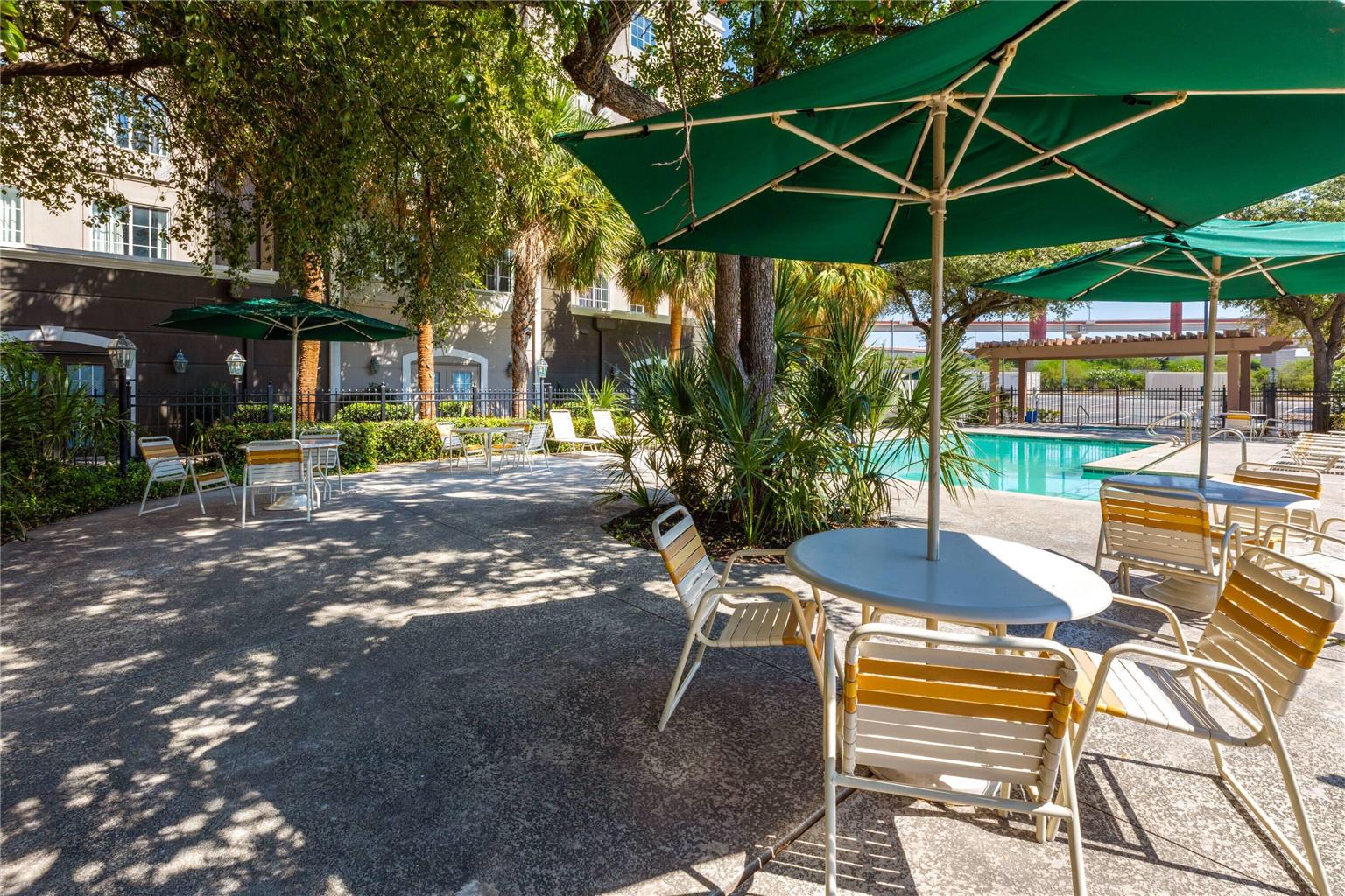 La Quinta Inn & Suites by Wyndham San Antonio Airport - photo 8