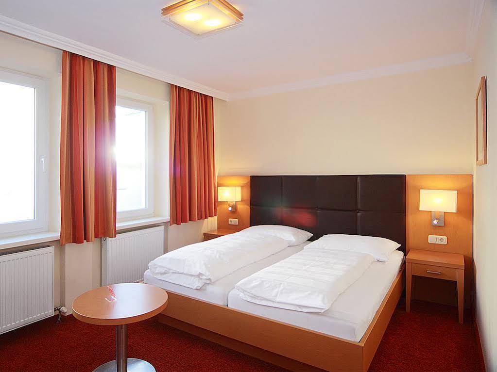 Hotel Goldener Adler - carbon neutral hotel in Linz