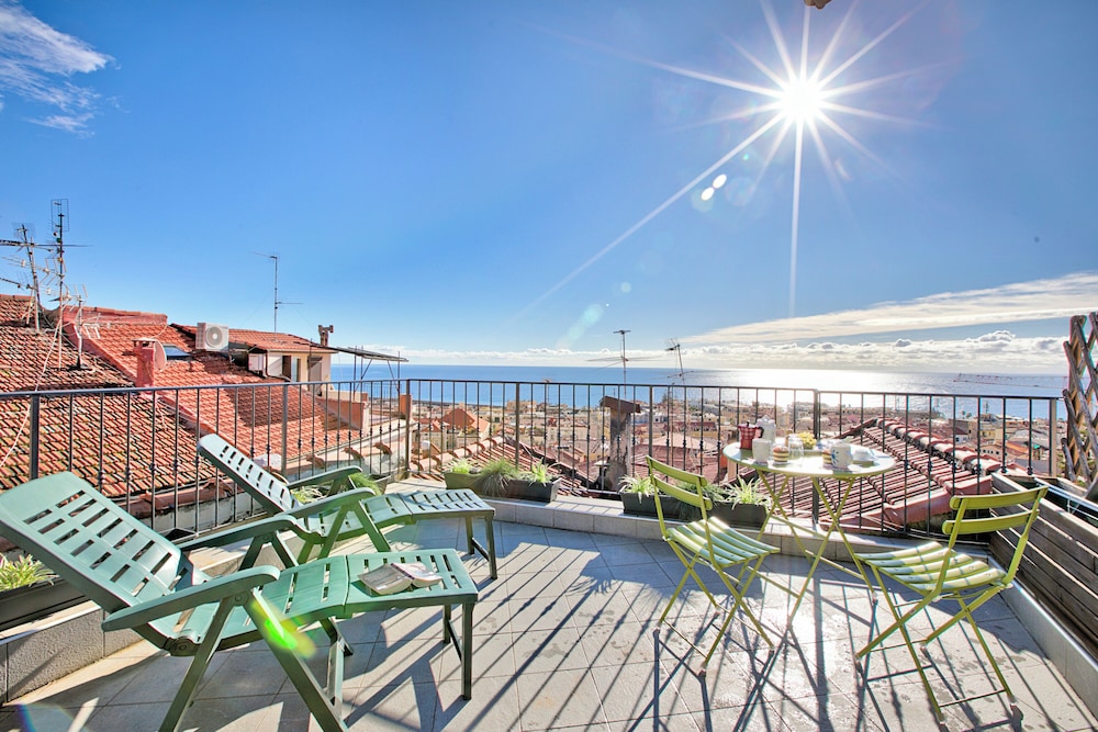 Un Terrazzo Nella Pigna — 4-Star Luxury Hotel in San Remo, Italy