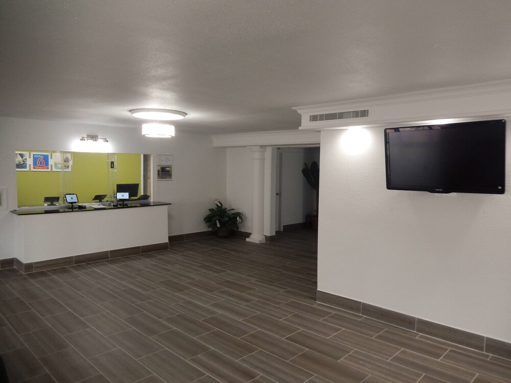 Studio 6 Houston TX Intercontinental Airport South - photo 4