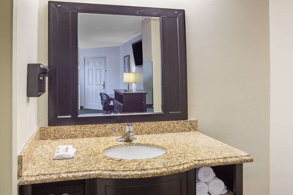 Ramada by Wyndham Ontario - photo 20