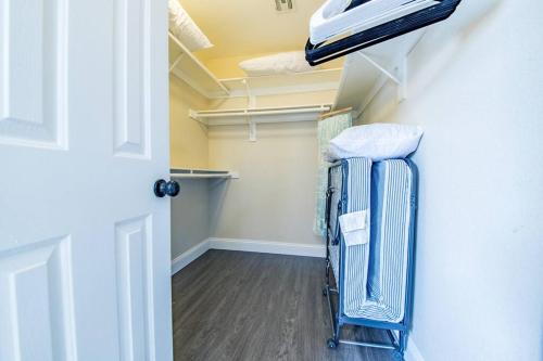 Gorgeous home away from home 3 bed 3 bath W pool