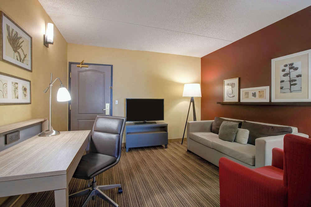 Comfort Inn & Suites St. Paul Northeast - photo 26