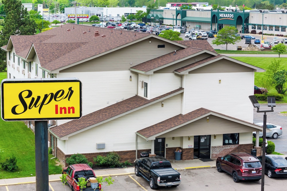 Super Inn by OYO Lansing MI in Lansing, United States