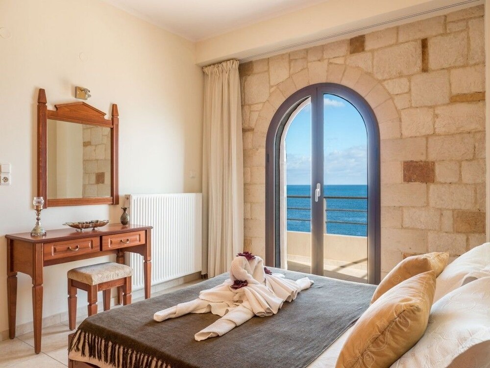 Xristinas Apartments — 4-Star Luxury Hotel in Kolympari, Greece
