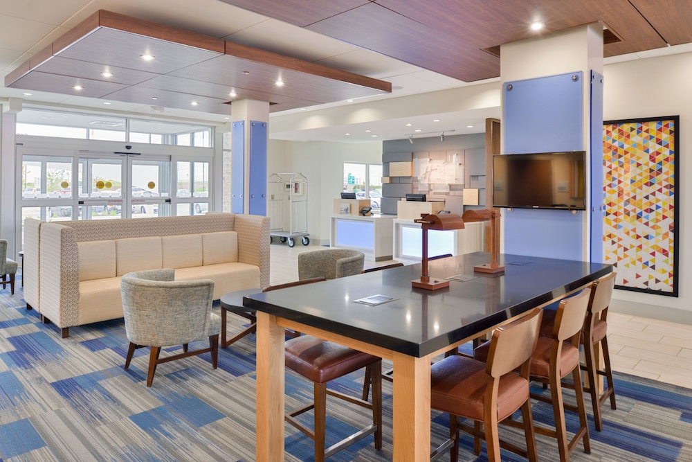 Holiday Inn Express & Suites Madison by IHG - photo 49