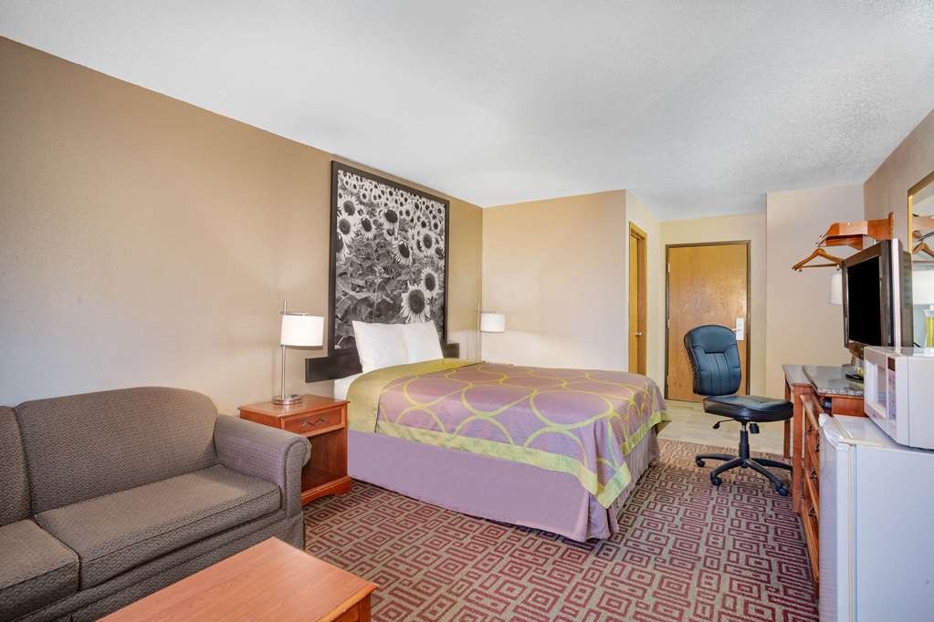 Super 8 by Wyndham Fort Madison - photo 11