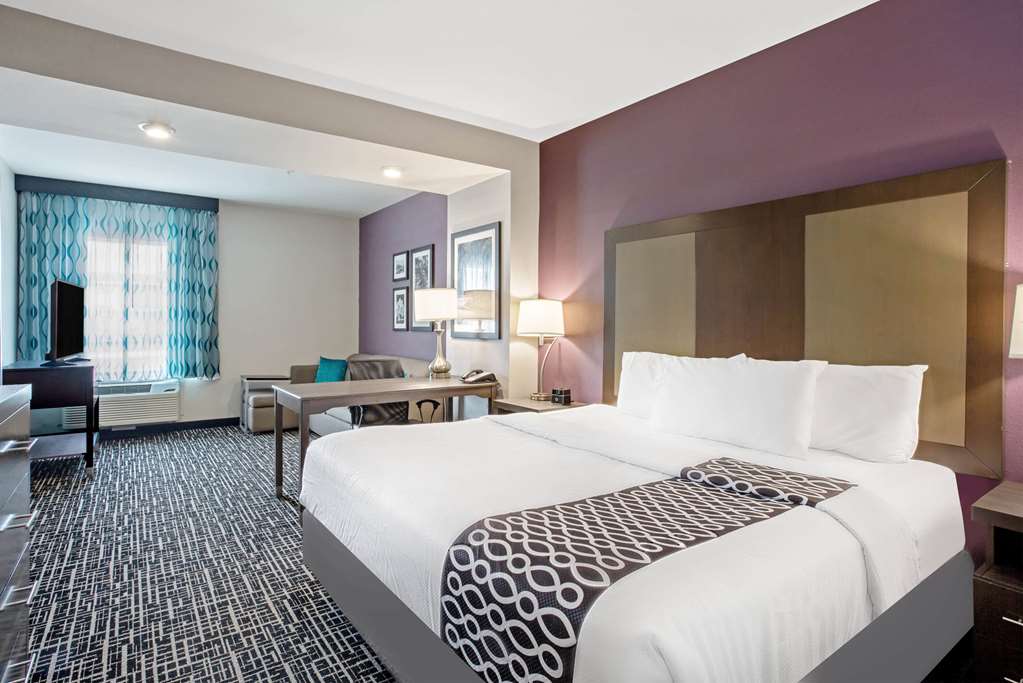 La Quinta Inn & Suites by Wyndham York - photo 24