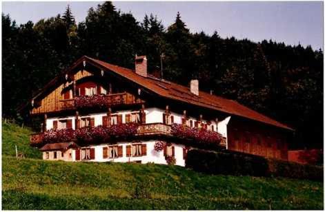 Bocksleitnerhof - carbon neutral hotel in Wackersberg