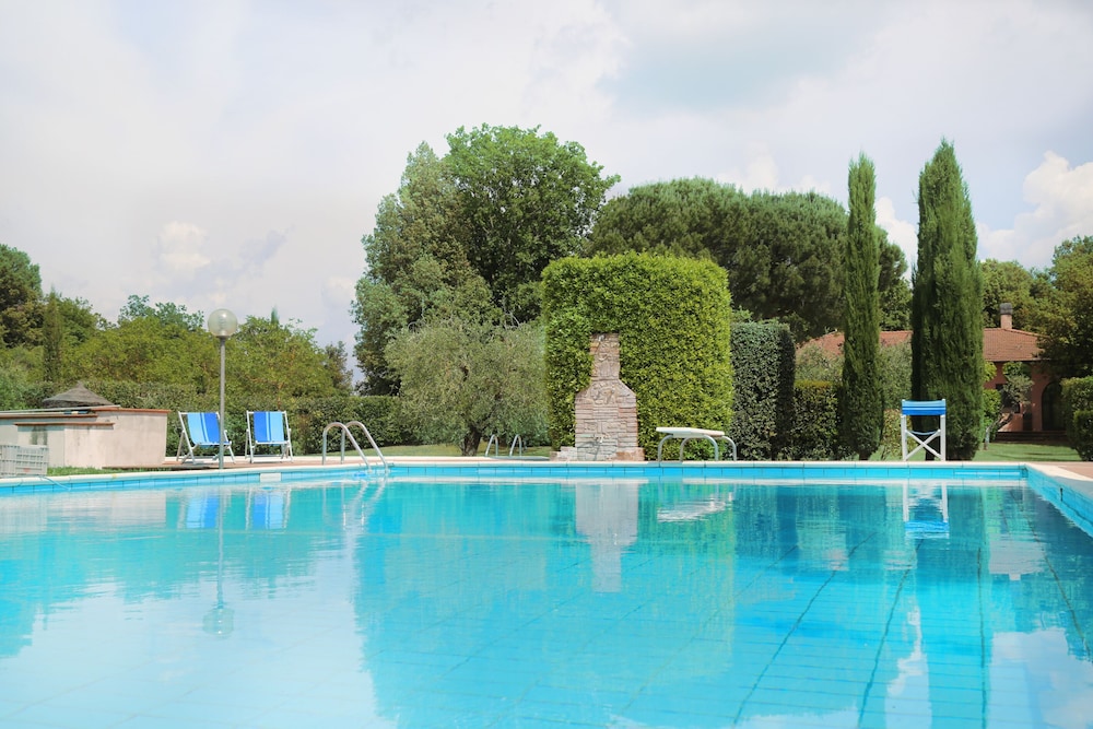 Agriturismo Santa Cristina — 4-Star Luxury Hotel in Gambassi Terme, Italy