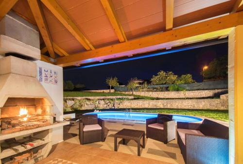 Romantic Villa Green Sky with Pool and Garden — 4-Star Luxury Hotel in Nedescina, Croatia