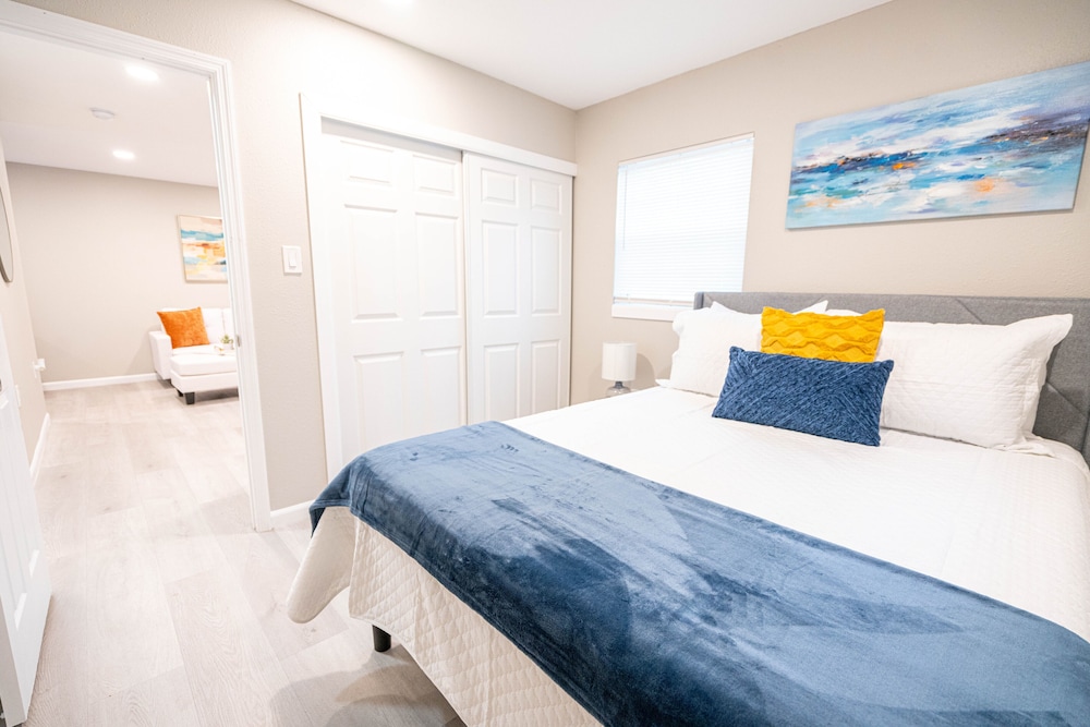 University Serenity Suites 14th - photo 10
