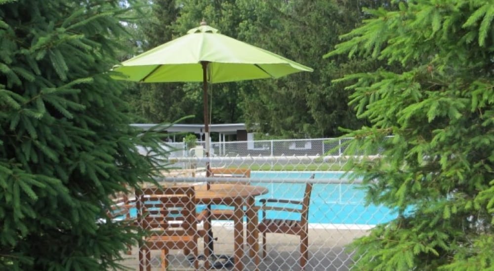 Whispering Winds Motel - photo 22