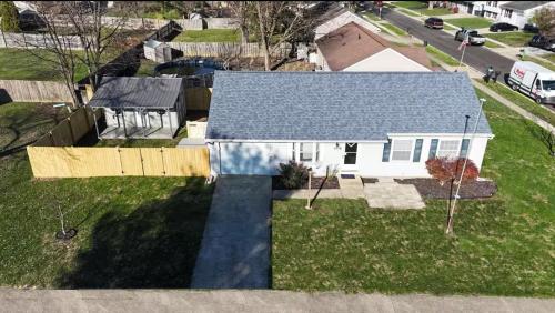 Private Ranch Entire Home 3 Bed Room Hot Tub King Bed Fenced Yard Pets & Kids Welcome Game Shed Free WiFi — 4-Star Luxury Hotel in Columbus, United States