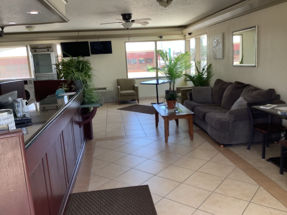 Silver Spur Vintage Inn & Suites - photo 3