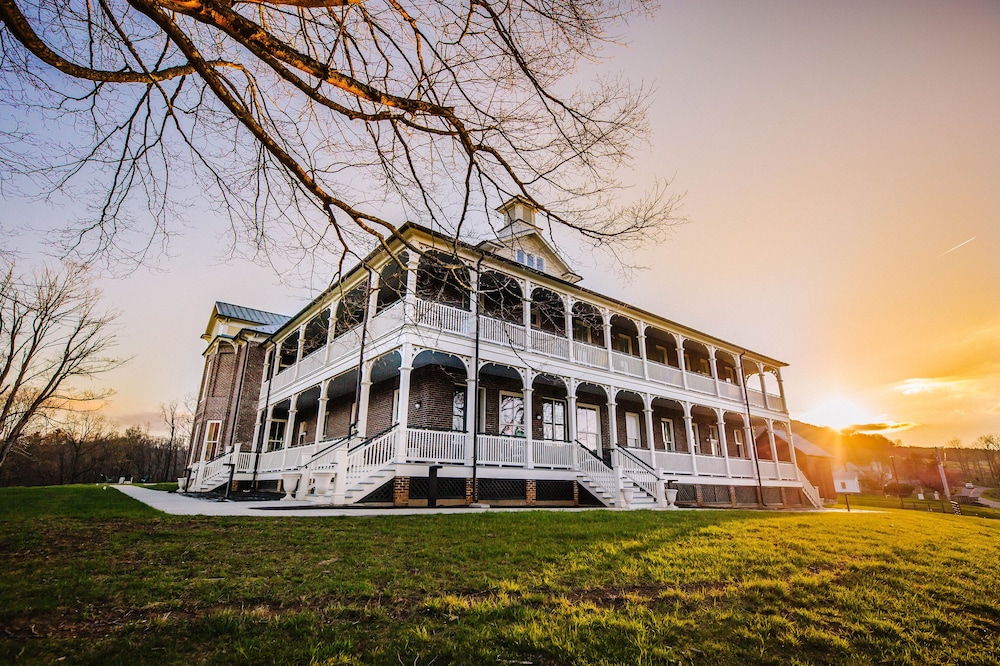 The Inn at Foster Falls — hotel in Virginia