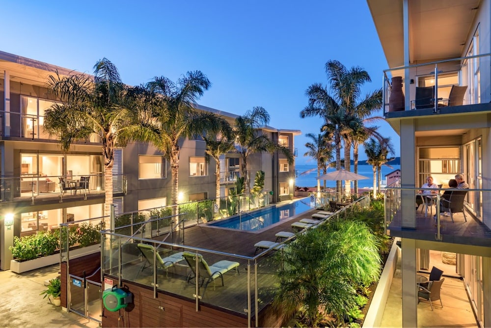 Edgewater Palms Apartments — 4-Star Luxury Hotel in Paihia, New Zealand