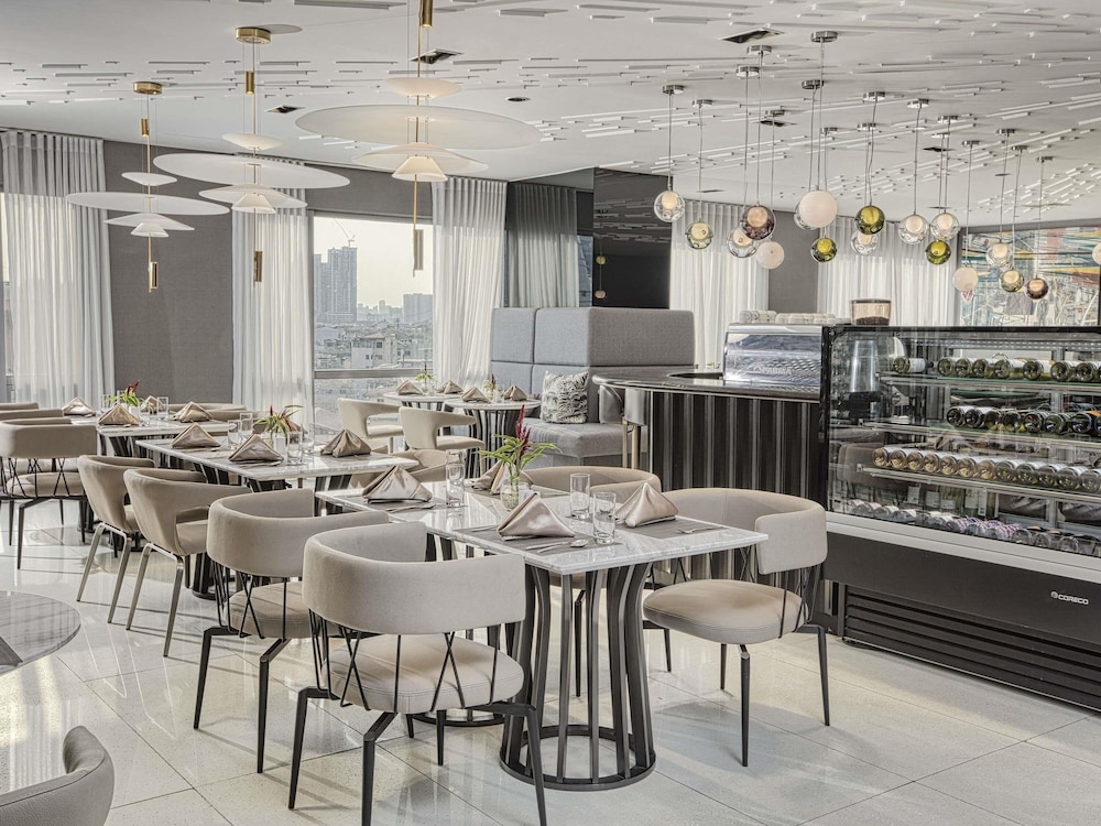 Novotel Suites Manila At Acqua — 4-Star Luxury Hotel in Manila, Philippines