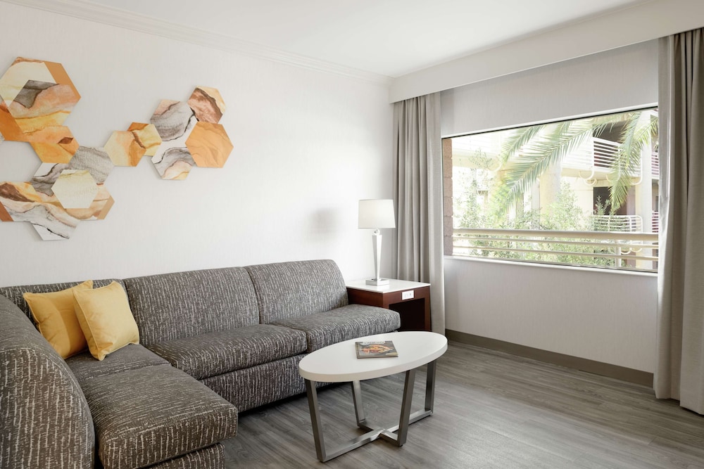 DoubleTree Suites by Hilton Phoenix - photo 21