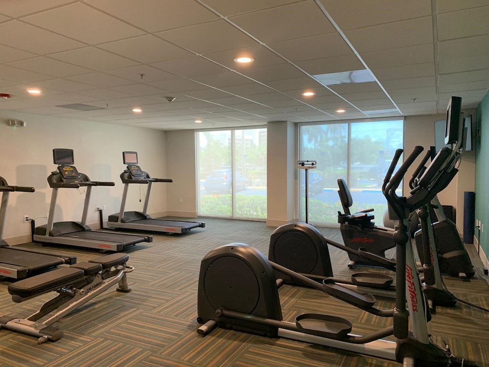 Holiday Inn Express & Suites Miami Hialeah by IHG - photo 31
