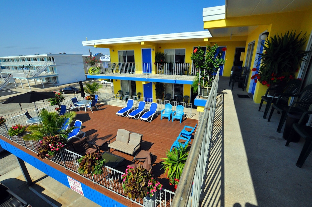 Nantucket Inn & Suites - photo 30