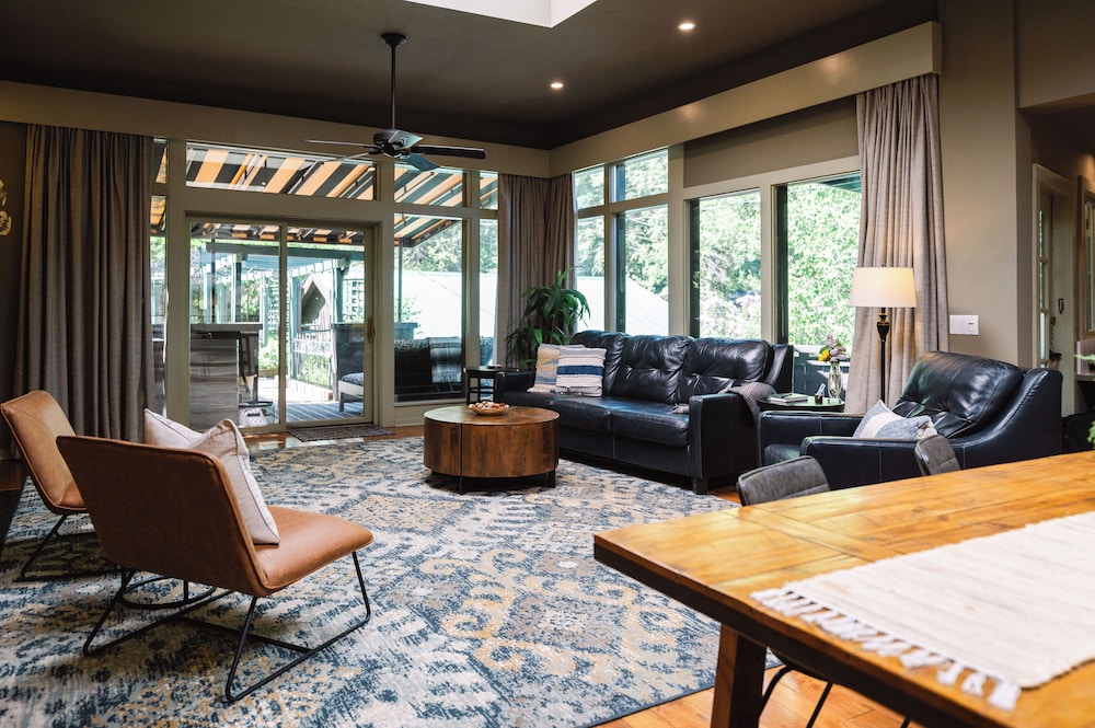 Highland Haven Creekside Inn - photo 93