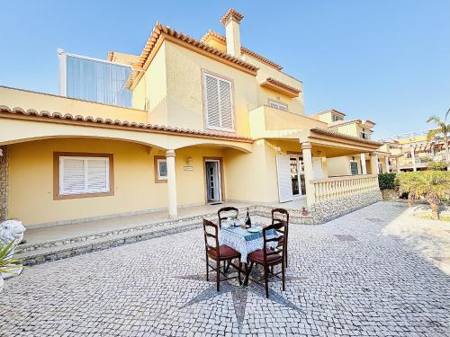 Holiday House Praia D Ana — 4-Star Luxury Hotel in Lagos, Portugal
