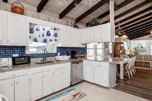 Brigantine by Oak Island Accommodations - photo 17