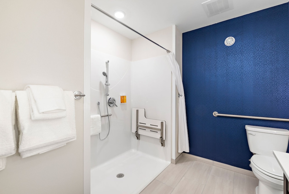 Holiday Inn Exp Parkville - photo 21