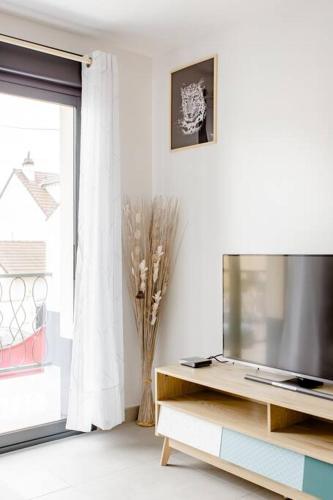 Joli appartement proche Paris Orly ClimatisAc — 4-Star Luxury Hotel in Morangis, France